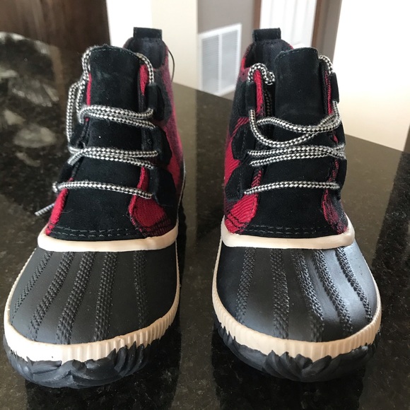 NWT Sorel Out 'N About Plus Boot Red Buffalo Check - Picture 3 of 6